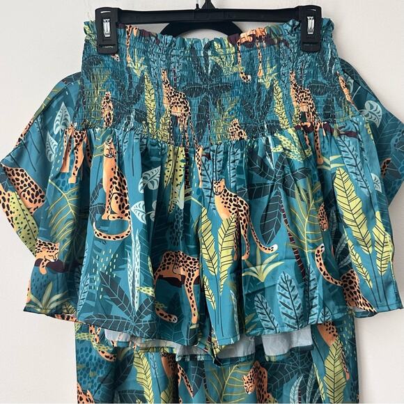 Entro Women's Green Satin Tropical Cheetah Print Top and Shorts Size Medium NWOT - Picture 6 of 8